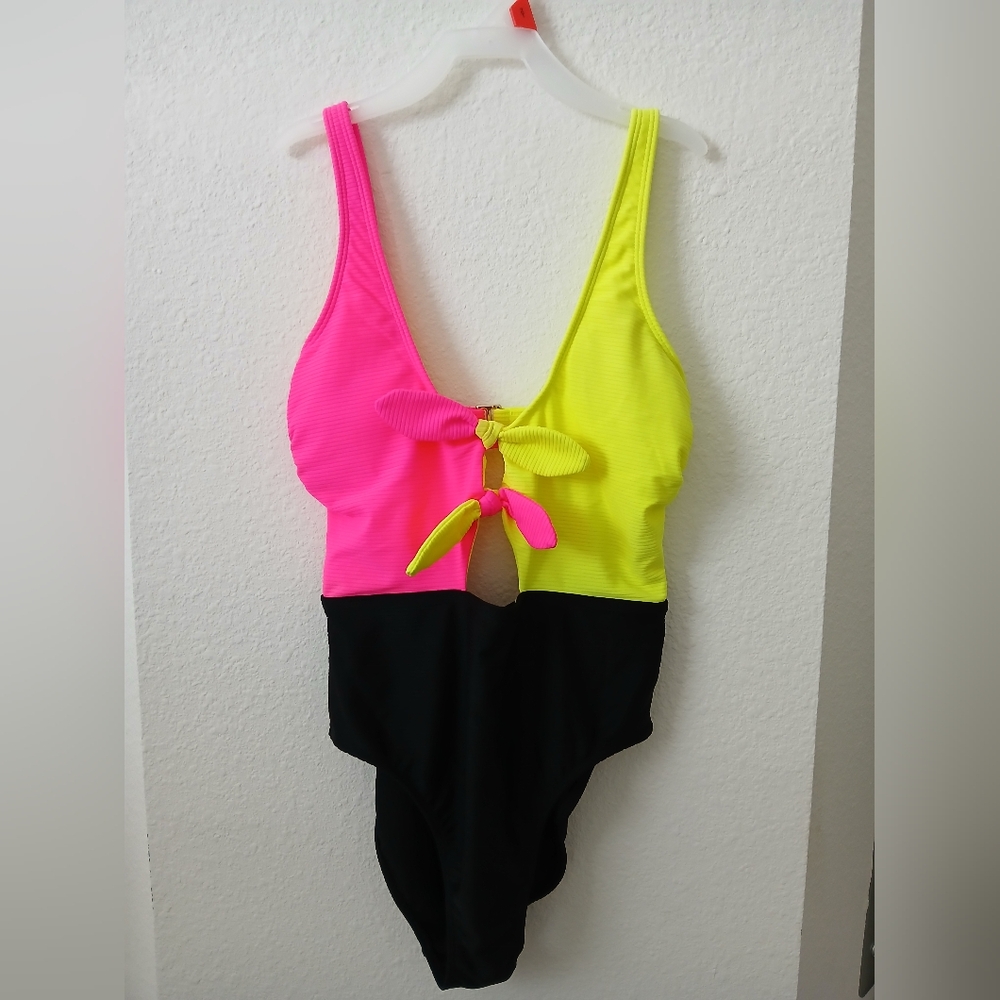 No boundaries one piece small 3 pcs
